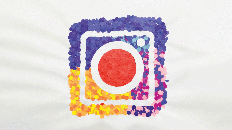 Bookstagrammer teilt auf Instagram Bücher, Rezensionen & kreative Leseeindrücke.