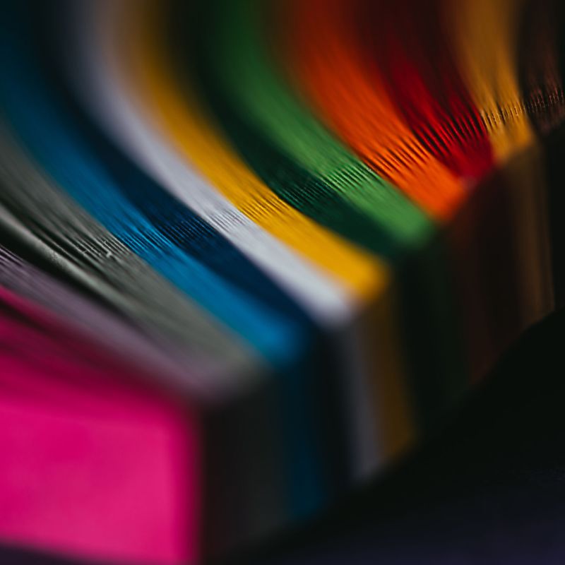 Die bunte Welt der Bücher: Farben, Geschichten, Abenteuer, Träume, Fantasie.