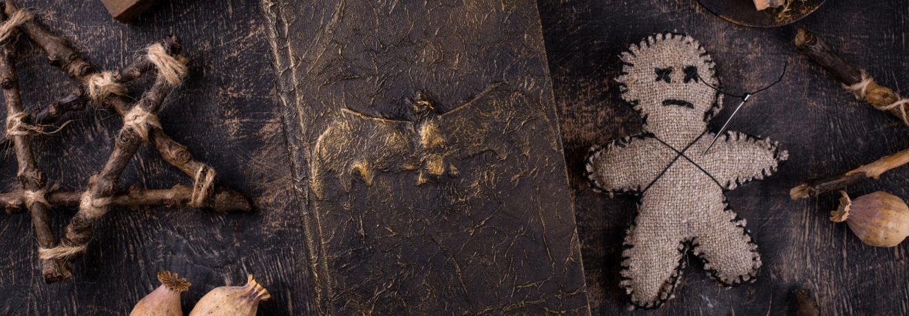 Geheimnisvolles Buch führt Leser zu Abenteuern.